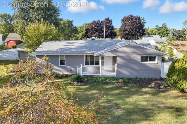 2075 Gulliver Drive, Troy, MI 48085