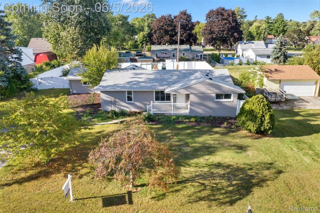 2075 Gulliver Drive, Troy, MI 48085