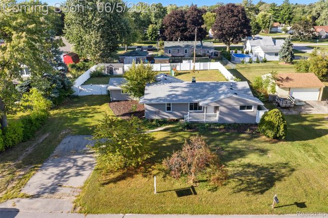 2075 Gulliver Drive, Troy, MI 48085