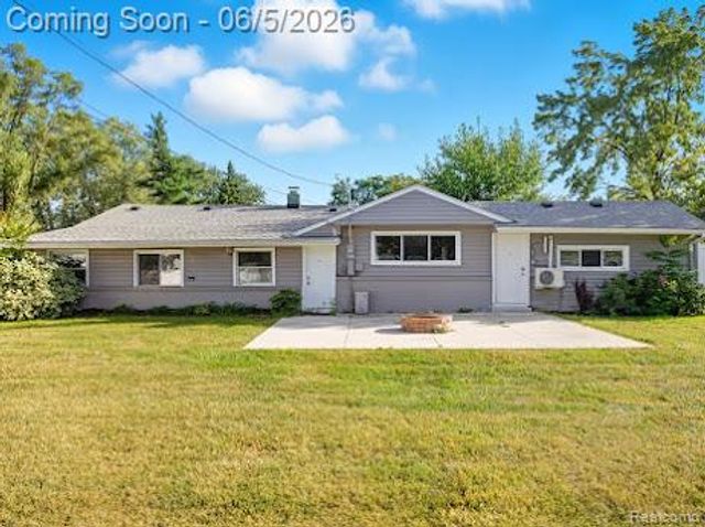 2075 Gulliver Drive, Troy, MI 48085