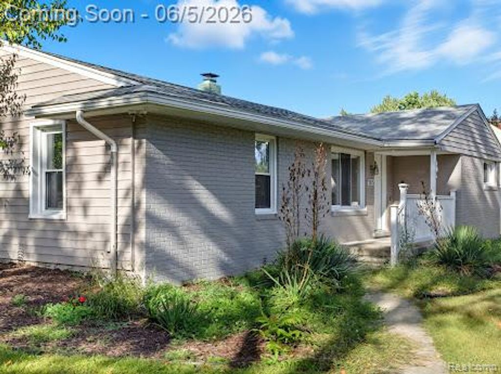 2075 Gulliver Drive, Troy, MI 48085