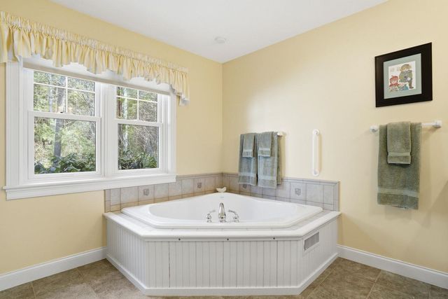 35 Rocky Shore Road, Wolfeboro, NH 03894