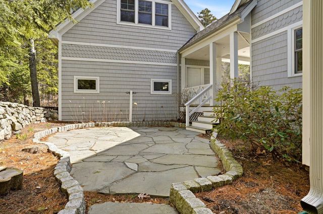 35 Rocky Shore Road, Wolfeboro, NH 03894