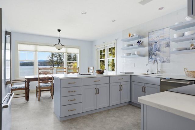 35 Rocky Shore Road, Wolfeboro, NH 03894