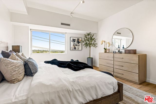 1155 N La Cienega Boulevard 508, West Hollywood, CA 90069