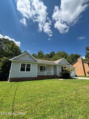 2631 Crestpark Rd, Knoxville, TN 37912