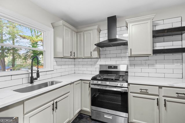 2533 Plantation Drive, East Point, GA 30344