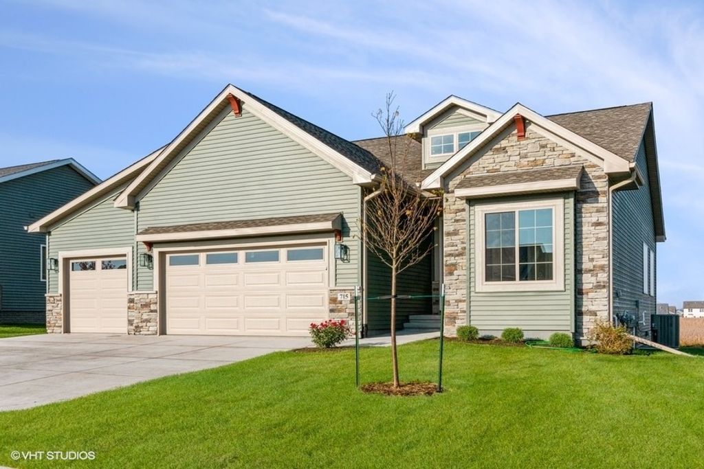 1020 Linden Lane, Ely, IA 52227