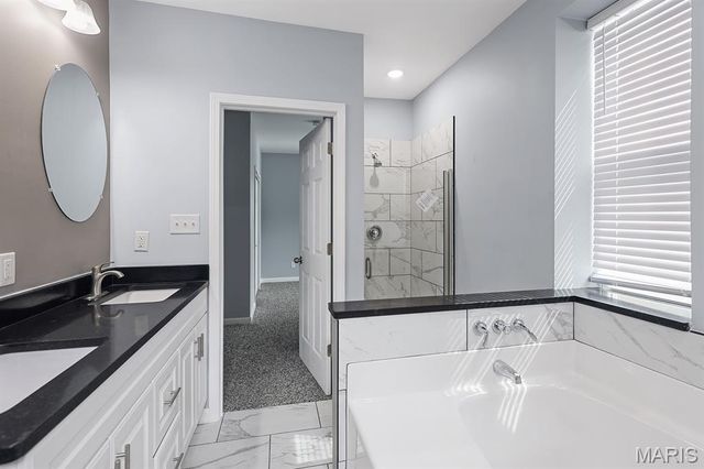4112 W Belle Place, St Louis, MO 63108