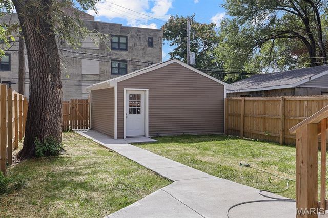 4112 W Belle Place, St Louis, MO 63108