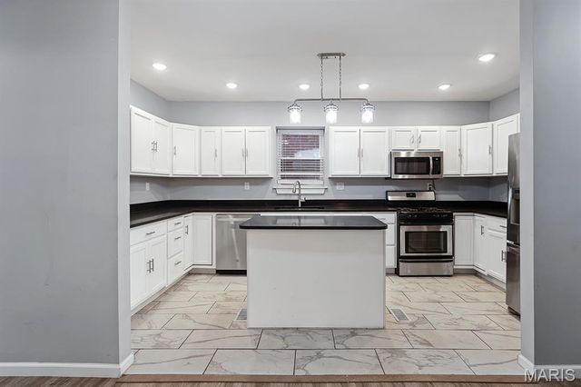 4112 W Belle Place, St Louis, MO 63108
