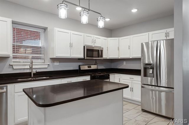 4112 W Belle Place, St Louis, MO 63108
