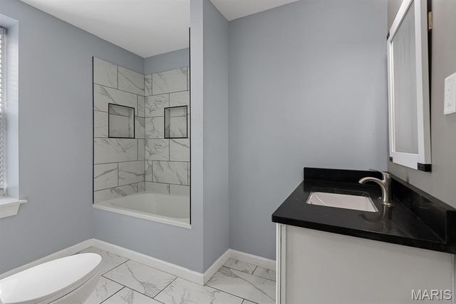 4112 W Belle Place, St Louis, MO 63108