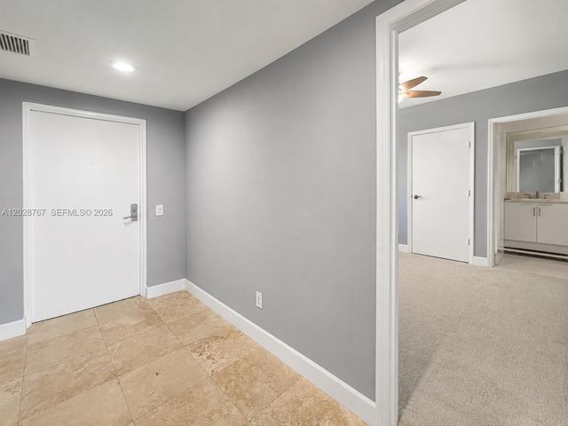 14951 Royal Oaks Lane 2002, North Miami, FL 33181
