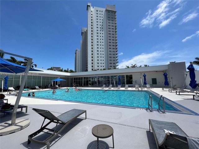14951 Royal Oaks Lane 2002, North Miami, FL 33181
