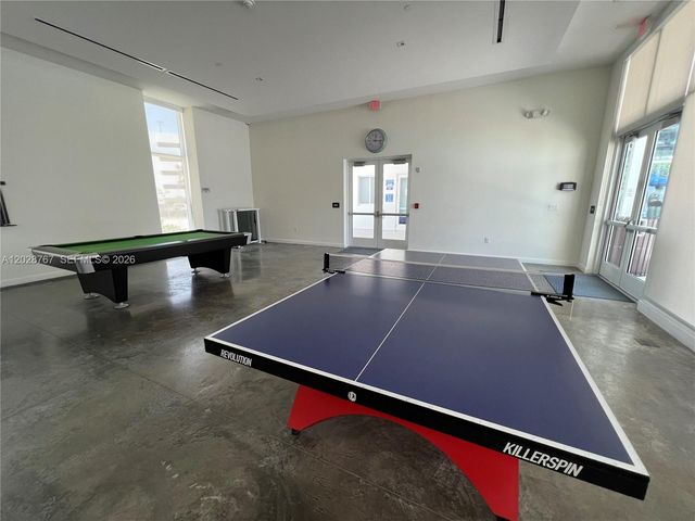 14951 Royal Oaks Lane 2002, North Miami, FL 33181