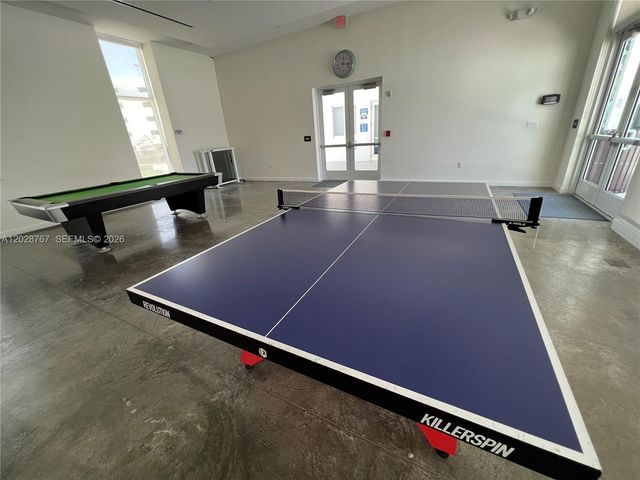 14951 Royal Oaks Lane 2002, North Miami, FL 33181