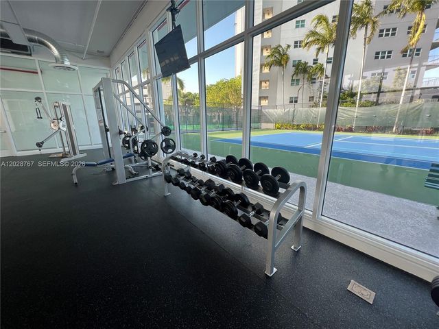 14951 Royal Oaks Lane 2002, North Miami, FL 33181