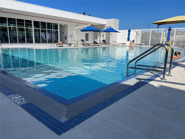 14951 Royal Oaks Lane 2002, North Miami, FL 33181