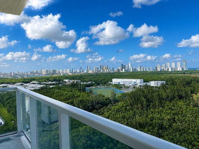 14951 Royal Oaks Lane 2002, North Miami, FL 33181