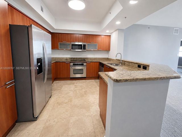 14951 Royal Oaks Lane 2002, North Miami, FL 33181
