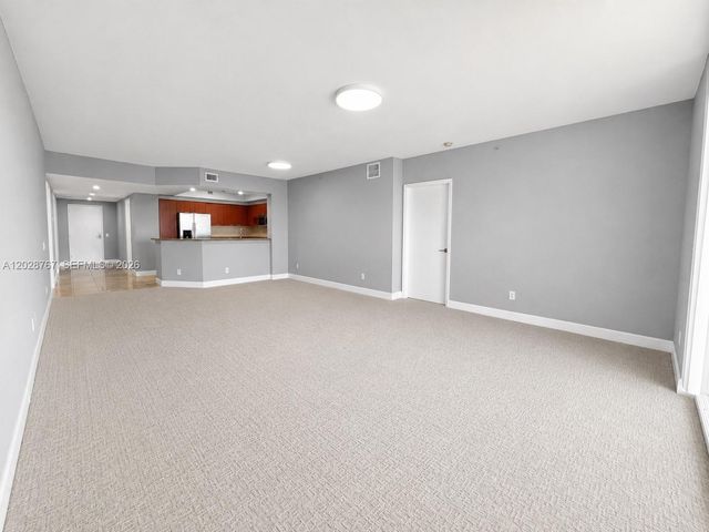 14951 Royal Oaks Lane 2002, North Miami, FL 33181