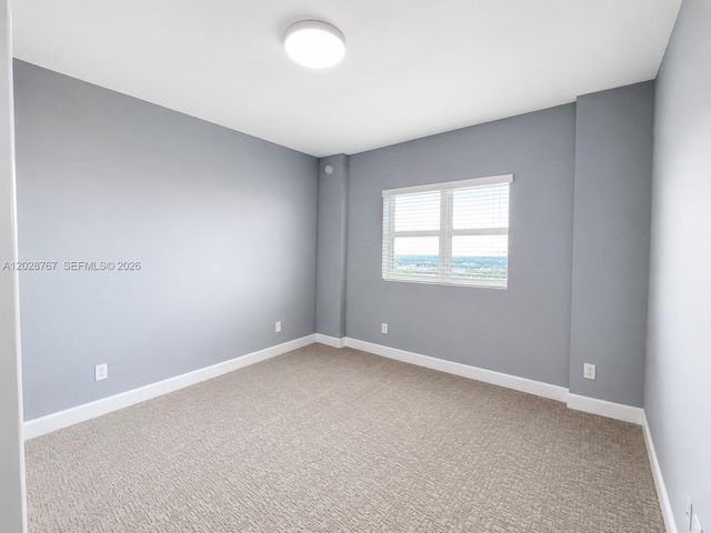 14951 Royal Oaks Lane 2002, North Miami, FL 33181