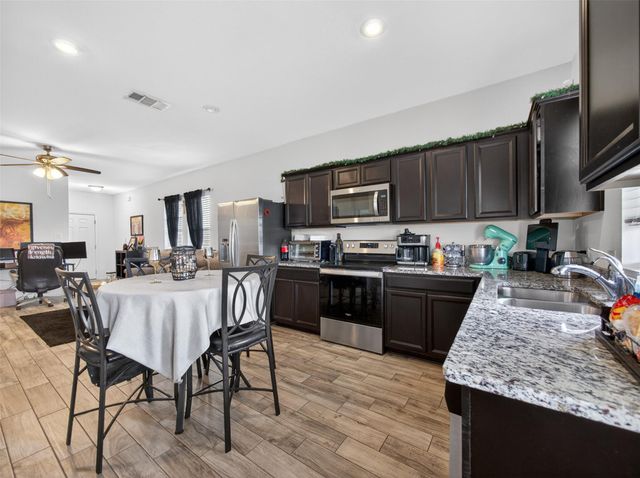 109 Rainey DR, Jarrell, TX 76537