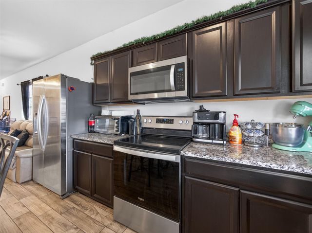 109 Rainey DR, Jarrell, TX 76537
