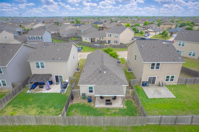109 Rainey DR, Jarrell, TX 76537