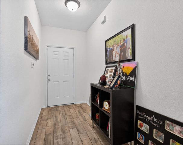 109 Rainey DR, Jarrell, TX 76537
