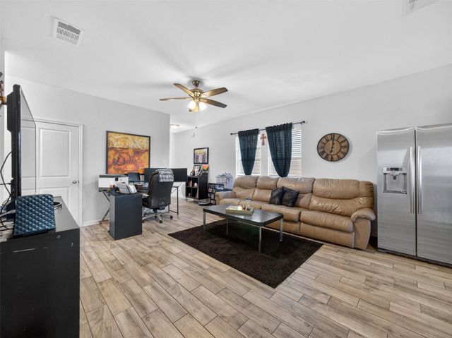 109 Rainey DR, Jarrell, TX 76537