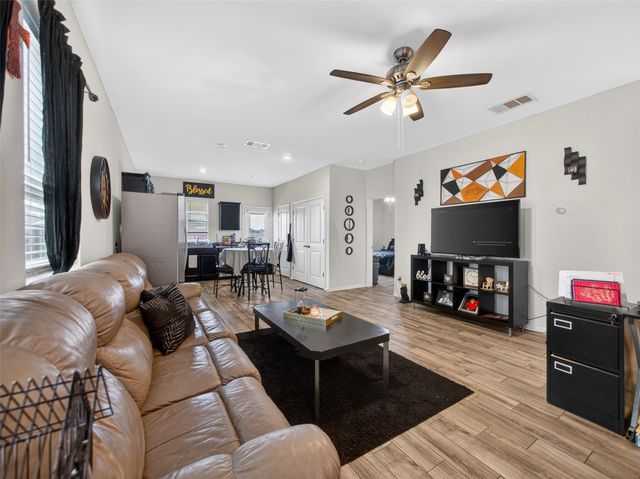 109 Rainey DR, Jarrell, TX 76537