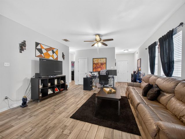 109 Rainey DR, Jarrell, TX 76537