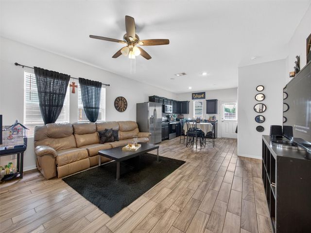 109 Rainey DR, Jarrell, TX 76537