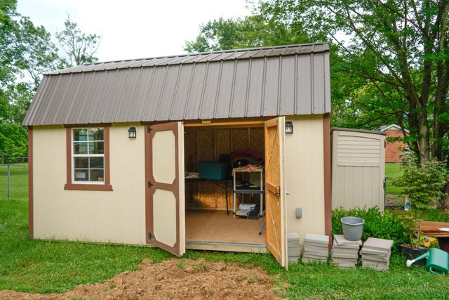612 Wilkinson LN, White House, TN 37188