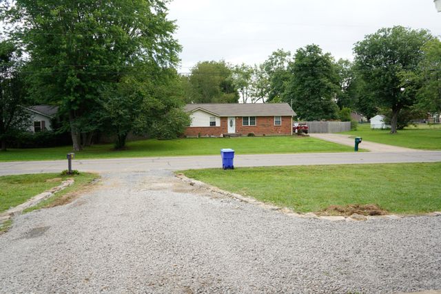 612 Wilkinson LN, White House, TN 37188
