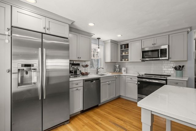 17 Sunrise Ave, Plymouth, MA 02360