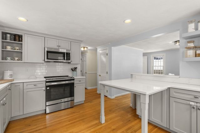 17 Sunrise Ave, Plymouth, MA 02360