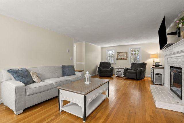 17 Sunrise Ave, Plymouth, MA 02360