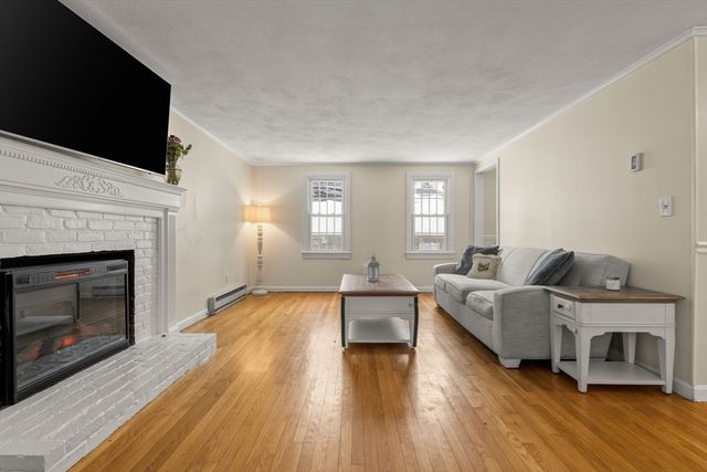 17 Sunrise Ave, Plymouth, MA 02360