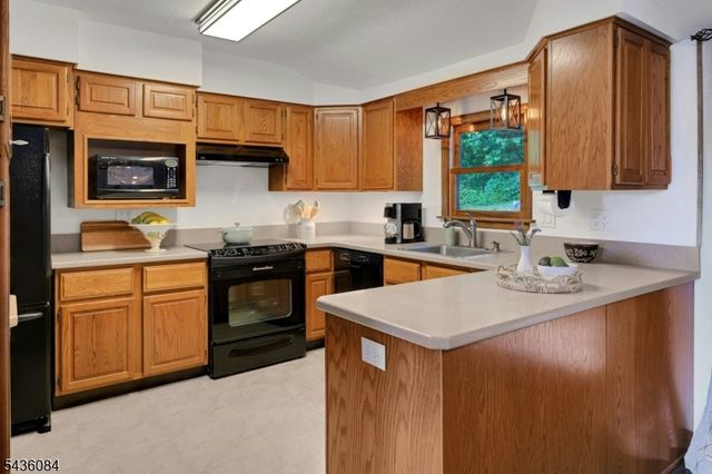 3 South Hillside Dr, Mount Olive Twp., NJ 07828