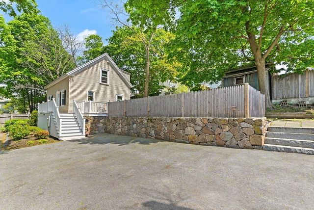 335-R Cabot St, Beverly, MA 01915
