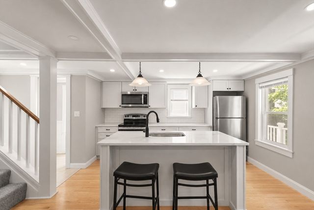 335-R Cabot St, Beverly, MA 01915