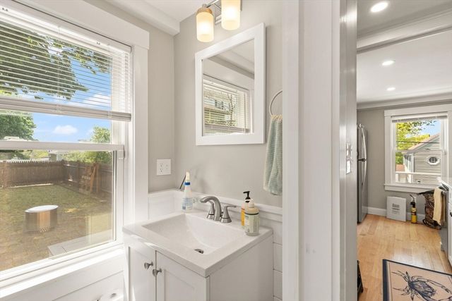 335-R Cabot St, Beverly, MA 01915
