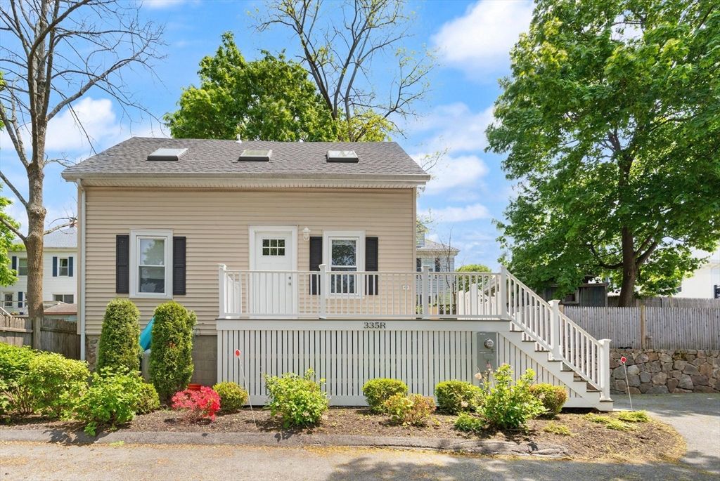 335-R Cabot St, Beverly, MA 01915