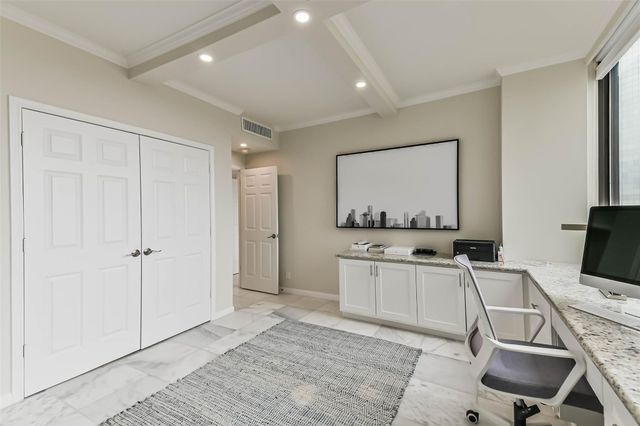 14 Greenway Plaza 15P, Houston, TX 77046