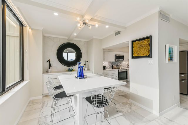 14 Greenway Plaza 15P, Houston, TX 77046