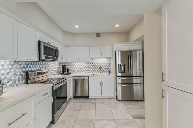 14 Greenway Plaza 15P, Houston, TX 77046