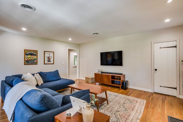 304 S Courtleigh Drive, Wichita, KS 67218